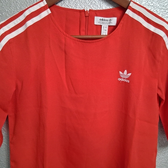 Adidas Red and White Short Sleeve Tee with Classic Stripes - Picture 4 of 9